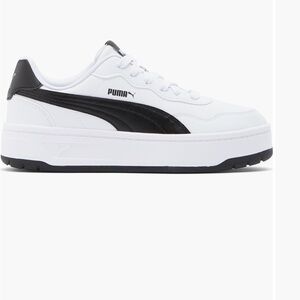 Puma White and back Sneakers size 7.5